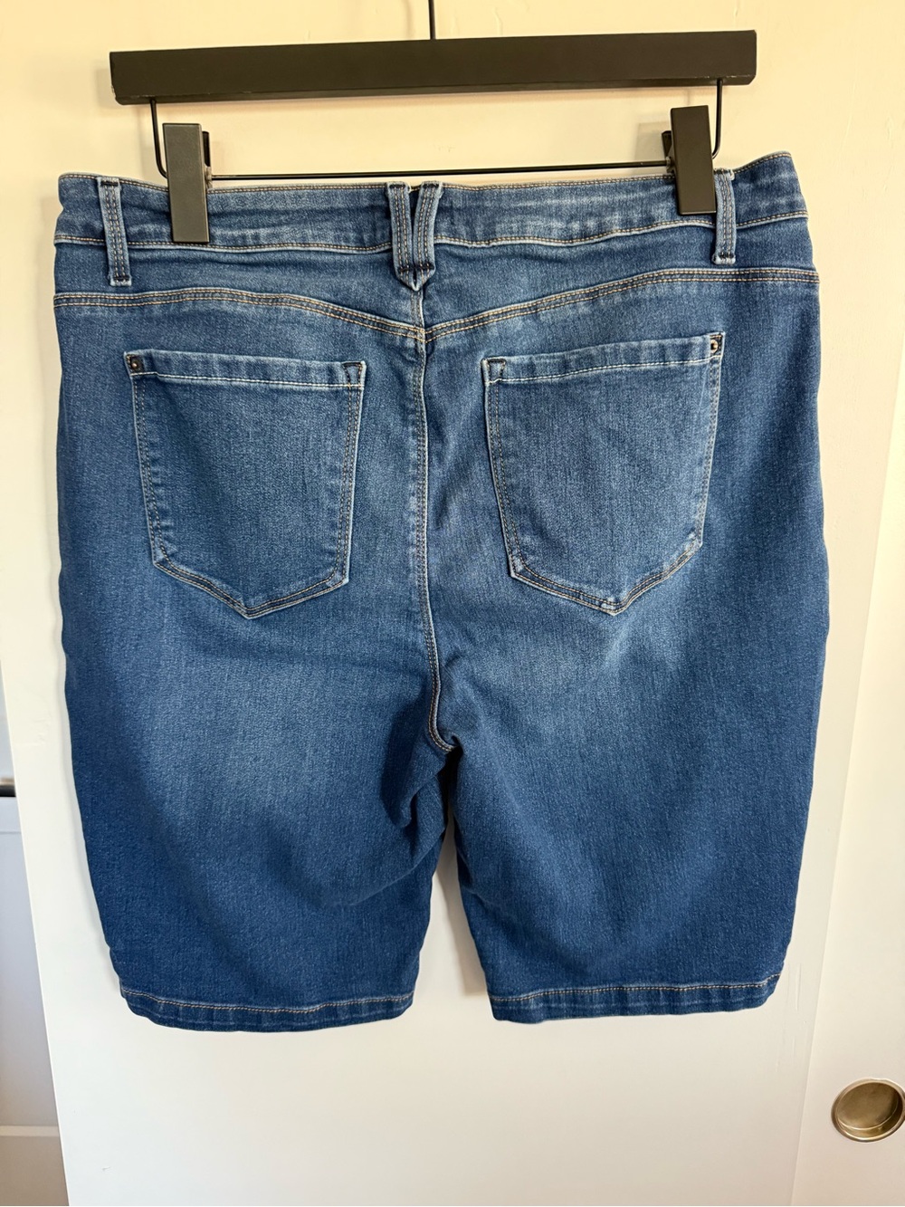 Curve Appeal Bermuda Shorts Size 12 - Picture 4 of 9